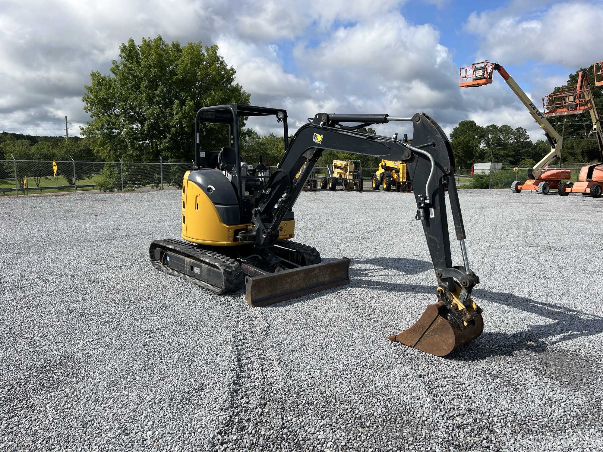 2022 John Deere 35G Image 1