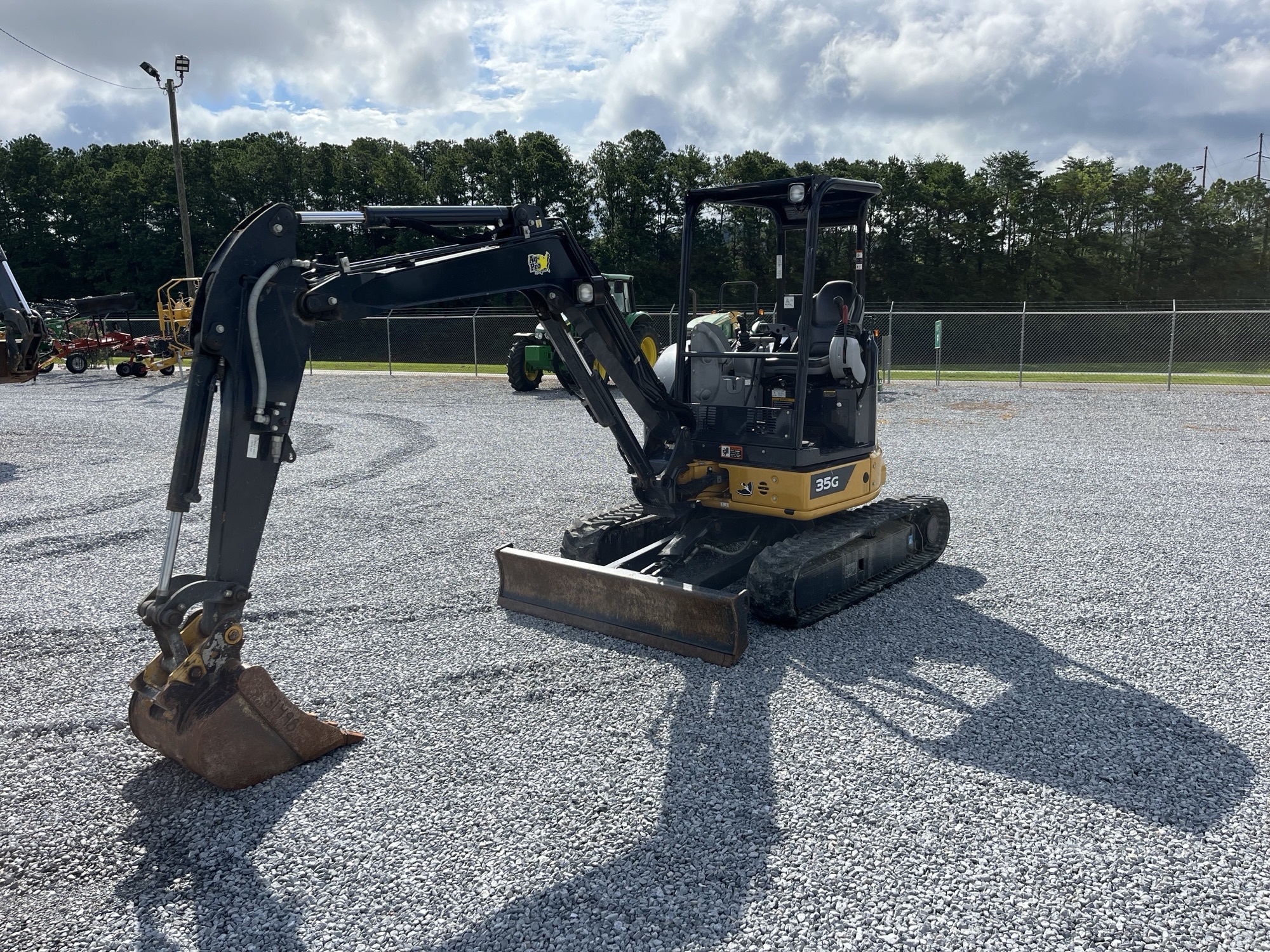 2022 John Deere 35G Image 2