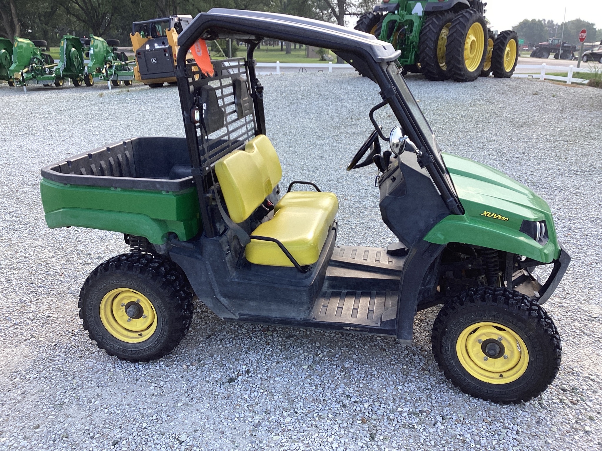 2012 John Deere XUV 550 GREEN Image 1