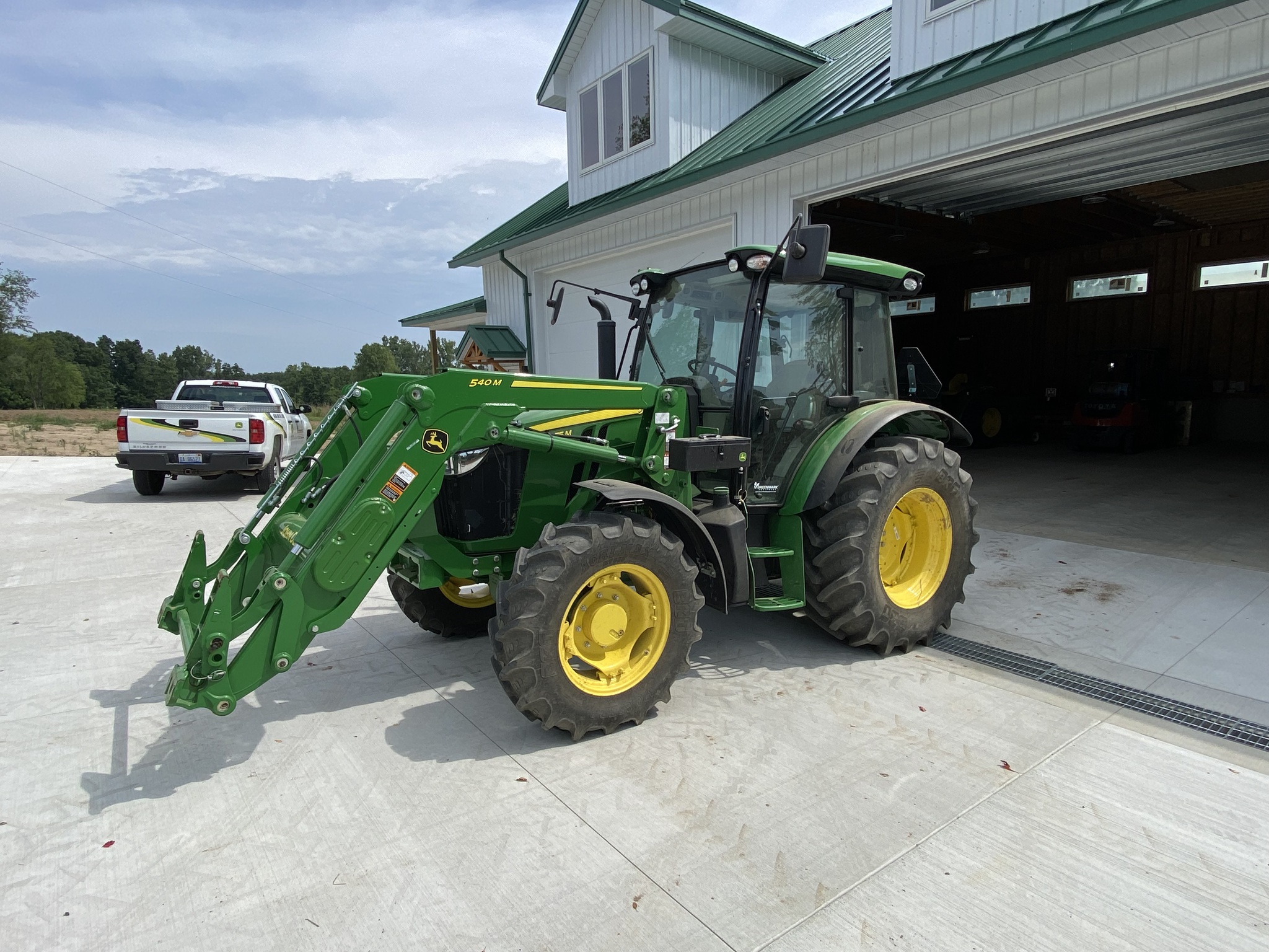 2022 John Deere 5075M Image 1