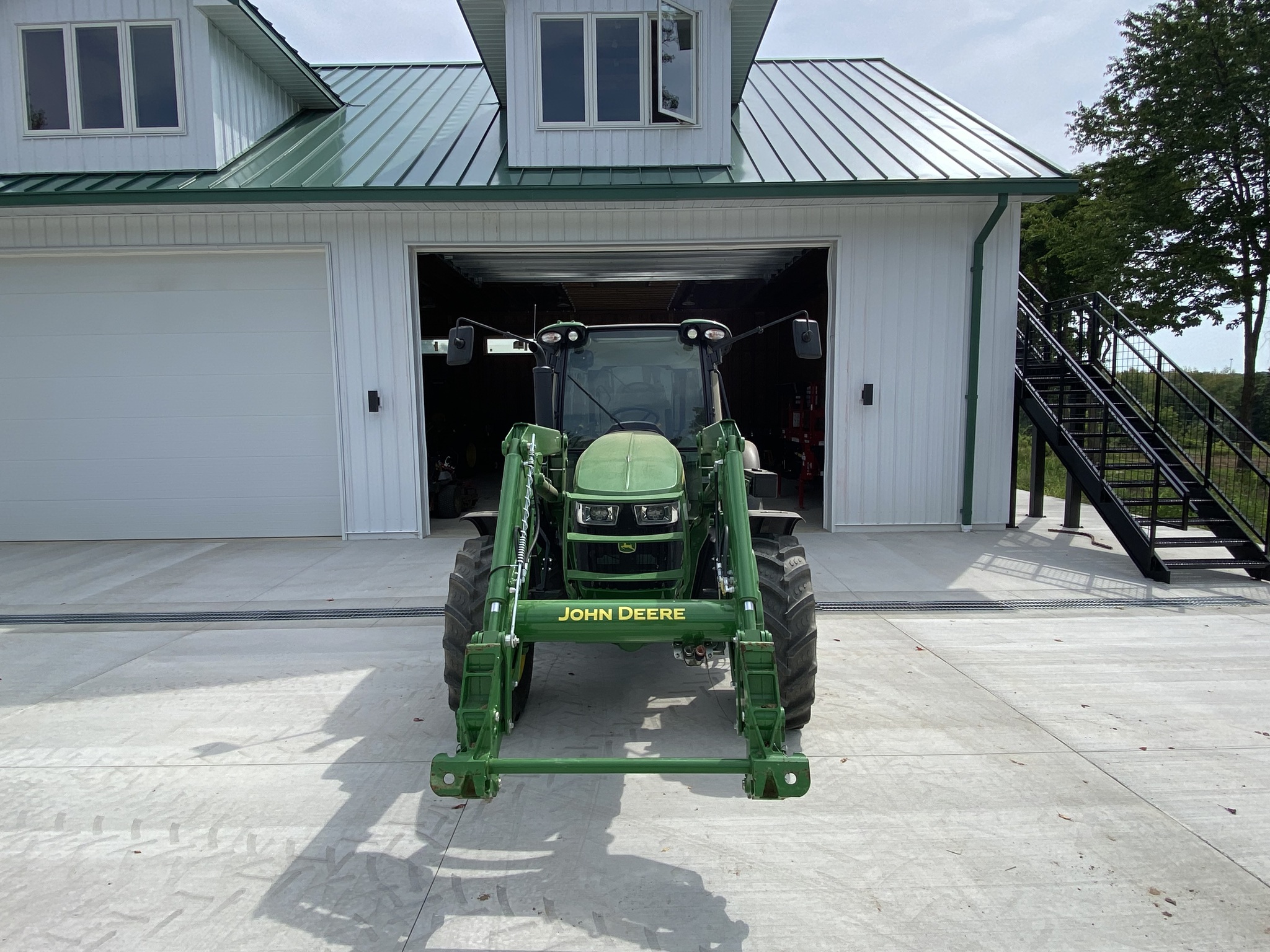 2022 John Deere 5075M Image 8