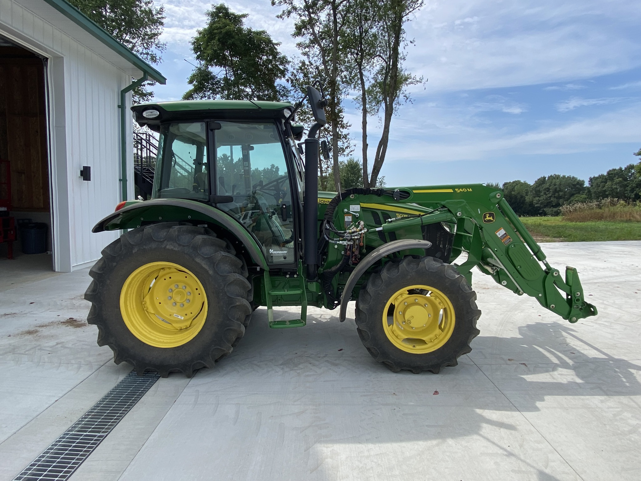 2022 John Deere 5075M Image 2