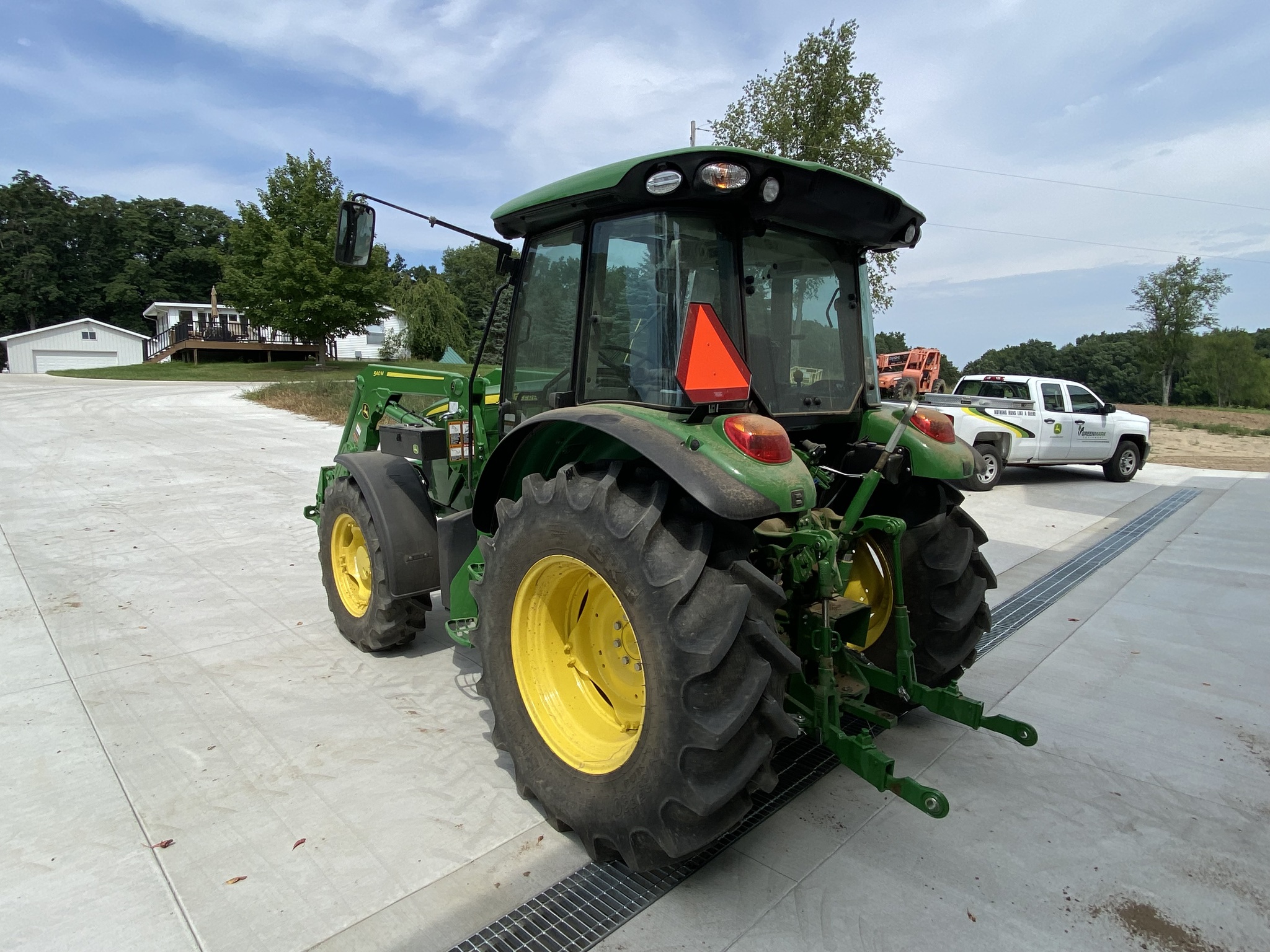 2022 John Deere 5075M Image 4