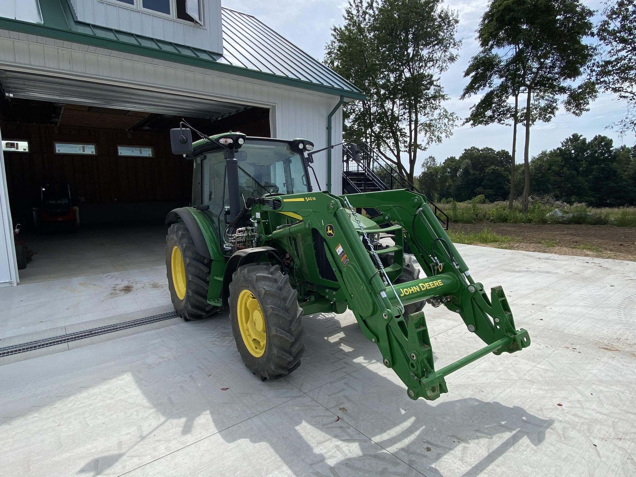 2022 John Deere 5075M Image 7