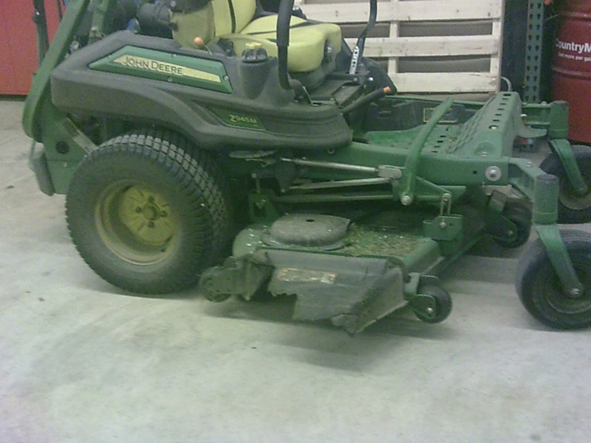 2018 John Deere Z945M EFI Image 2