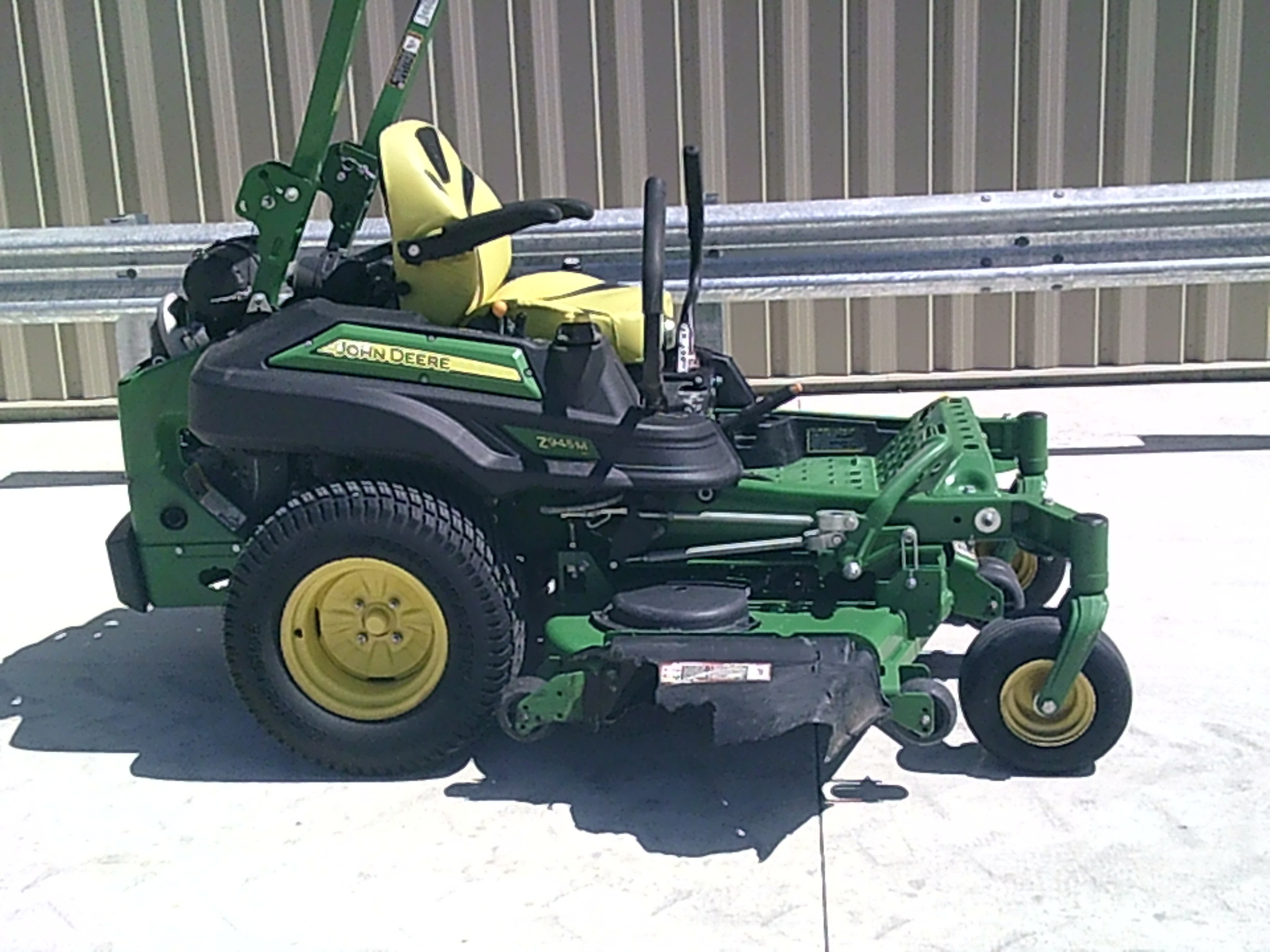 2018 John Deere Z945M EFI Image 2
