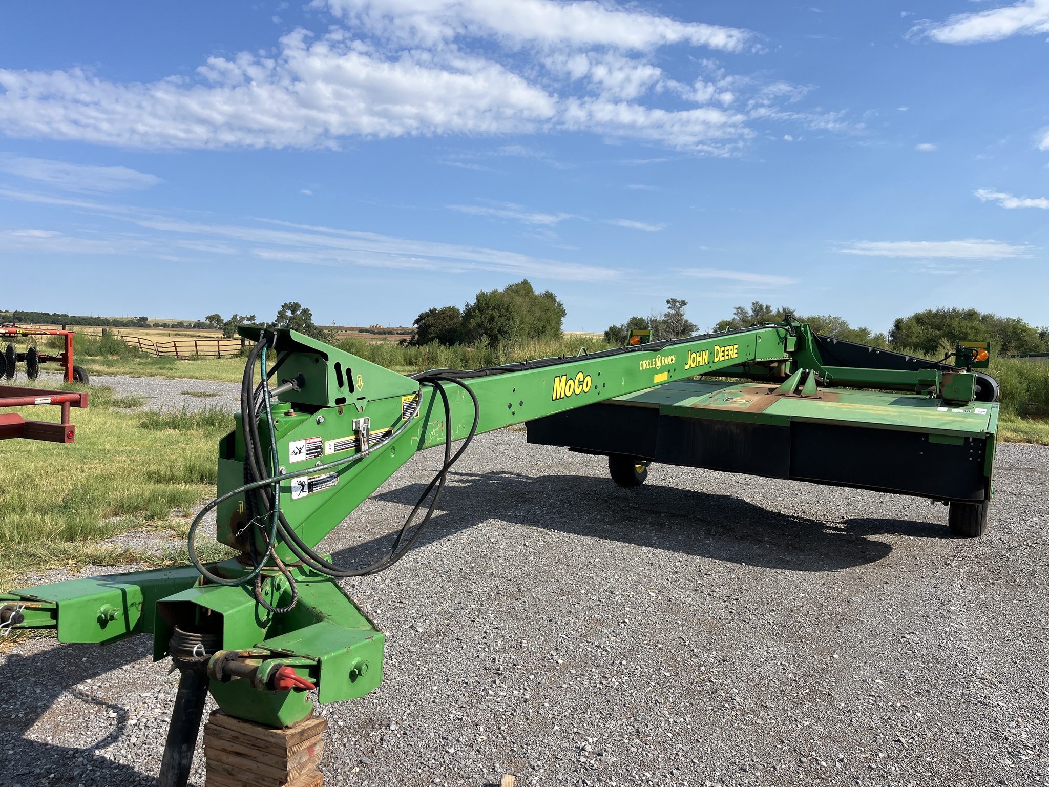 2011 John Deere 946 Image 3