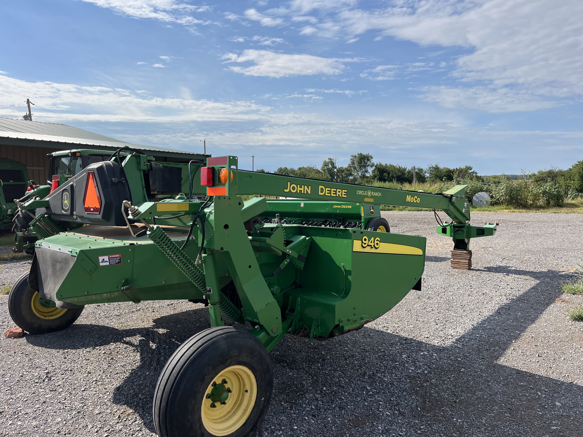 2011 John Deere 946 Image 7