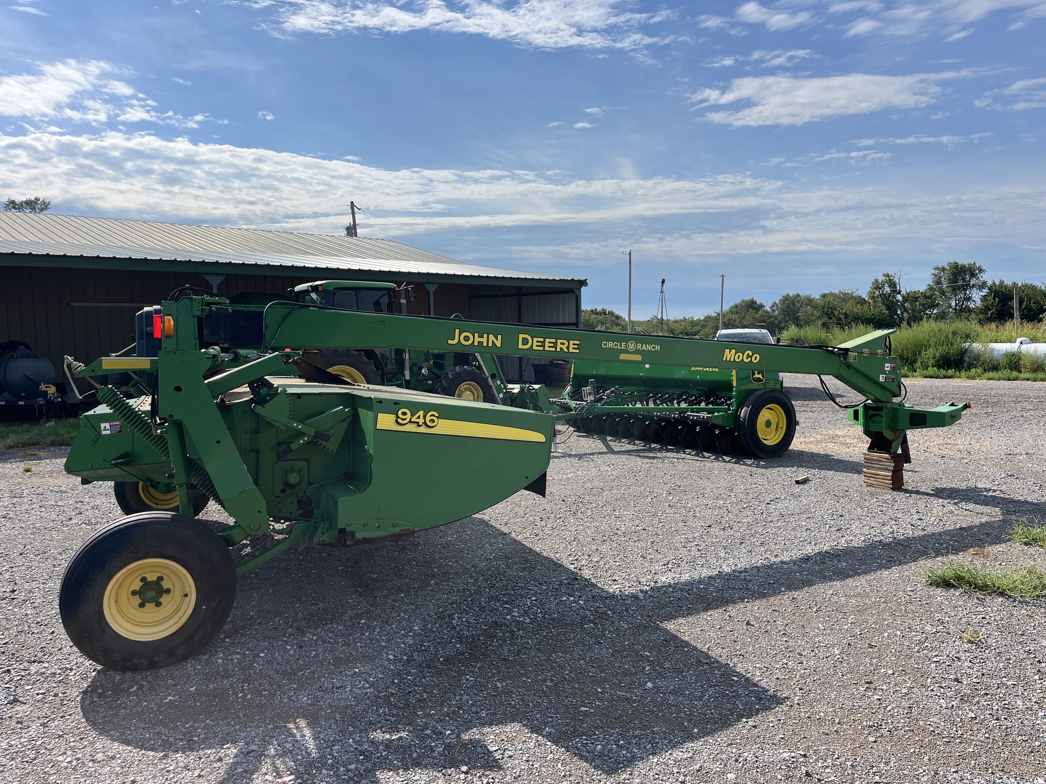 2011 John Deere 946 Image 8