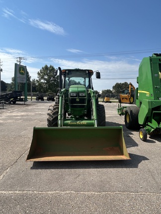 2022 John Deere 6120E Photo 6