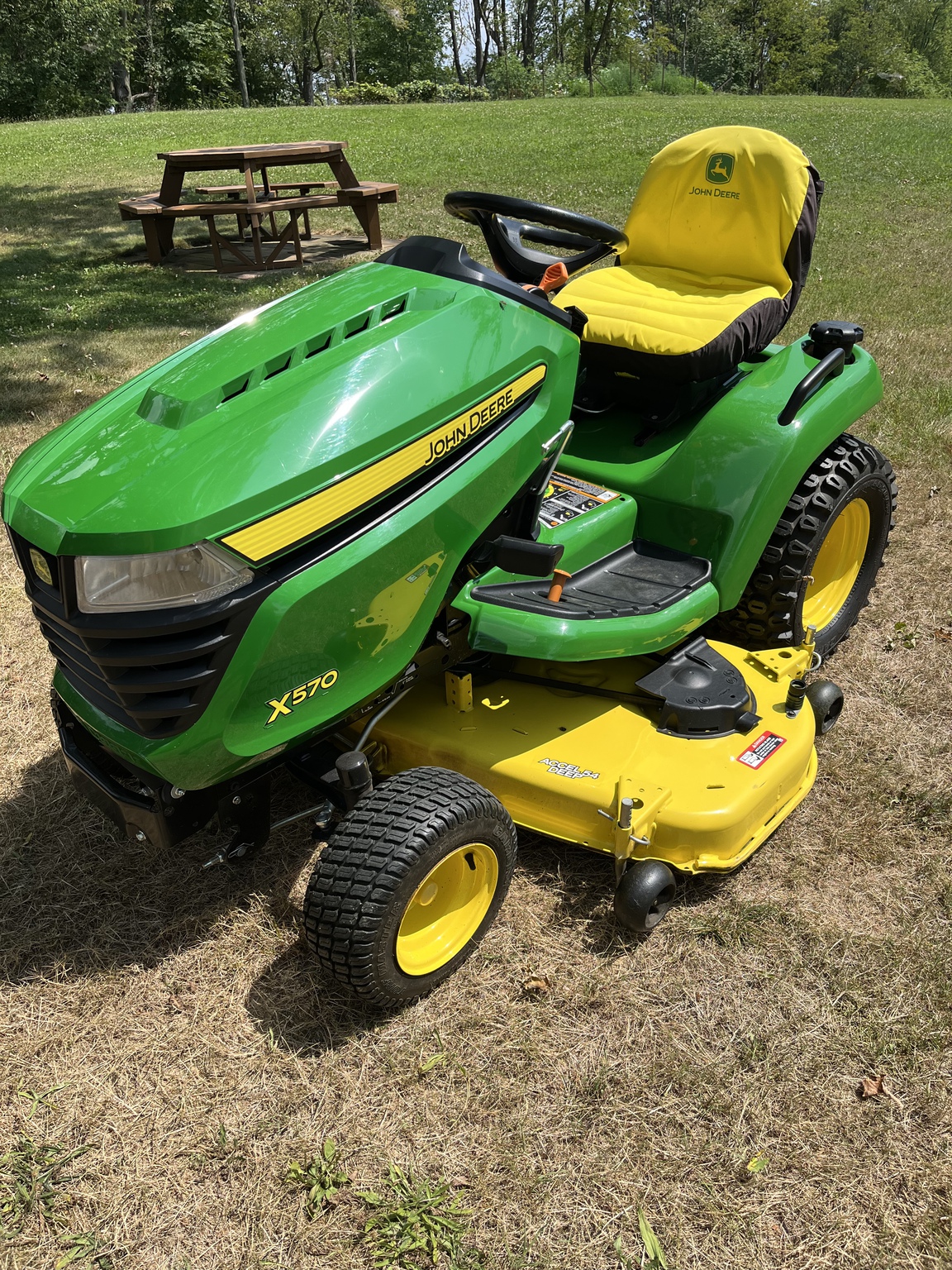 2019 John Deere X570 Image 3