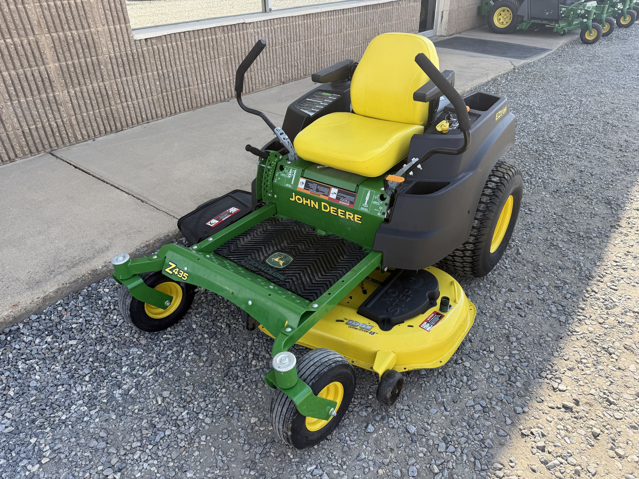 2015 John Deere Z435 Image 2