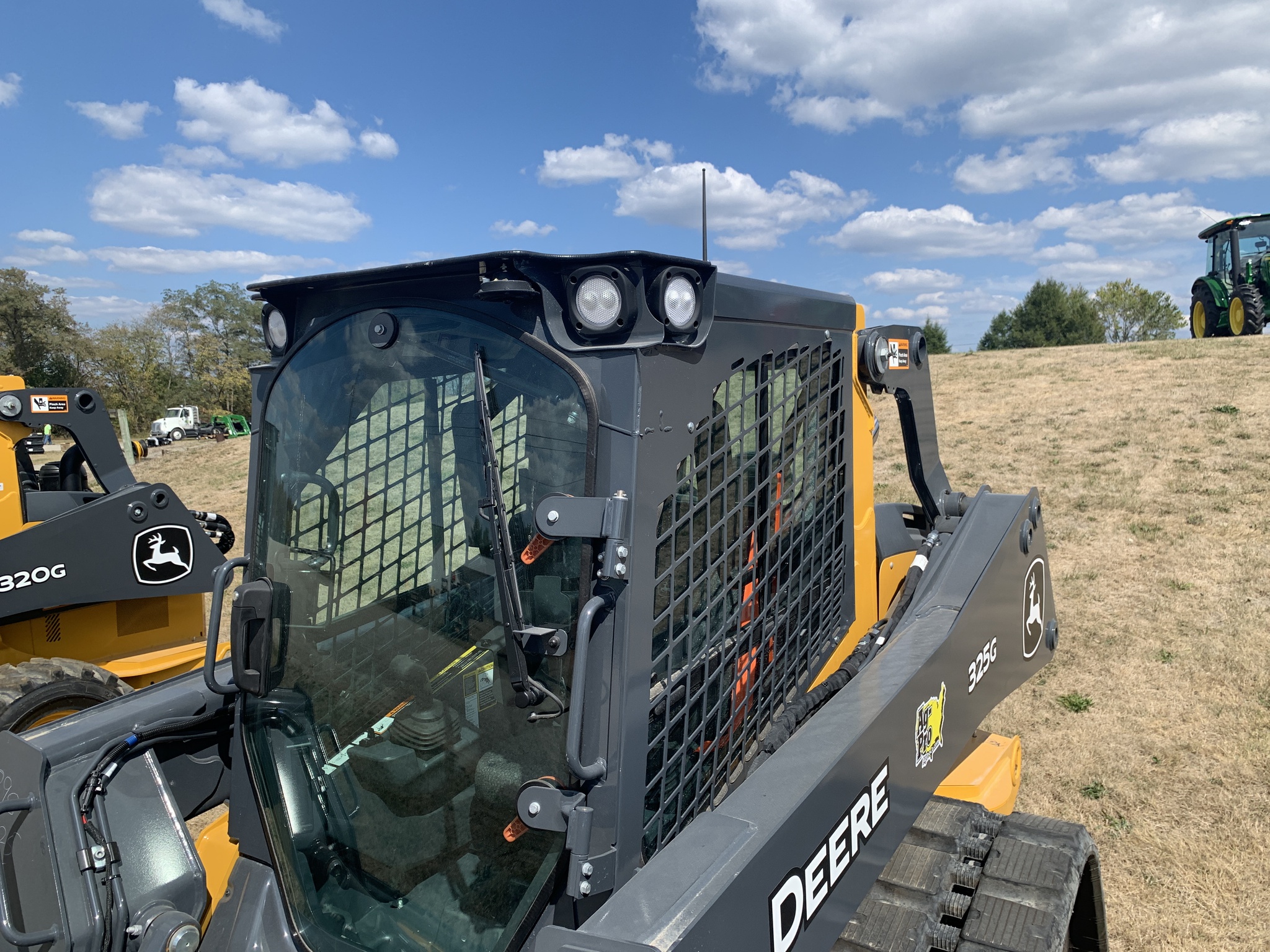 2025 John Deere 325G Image 3