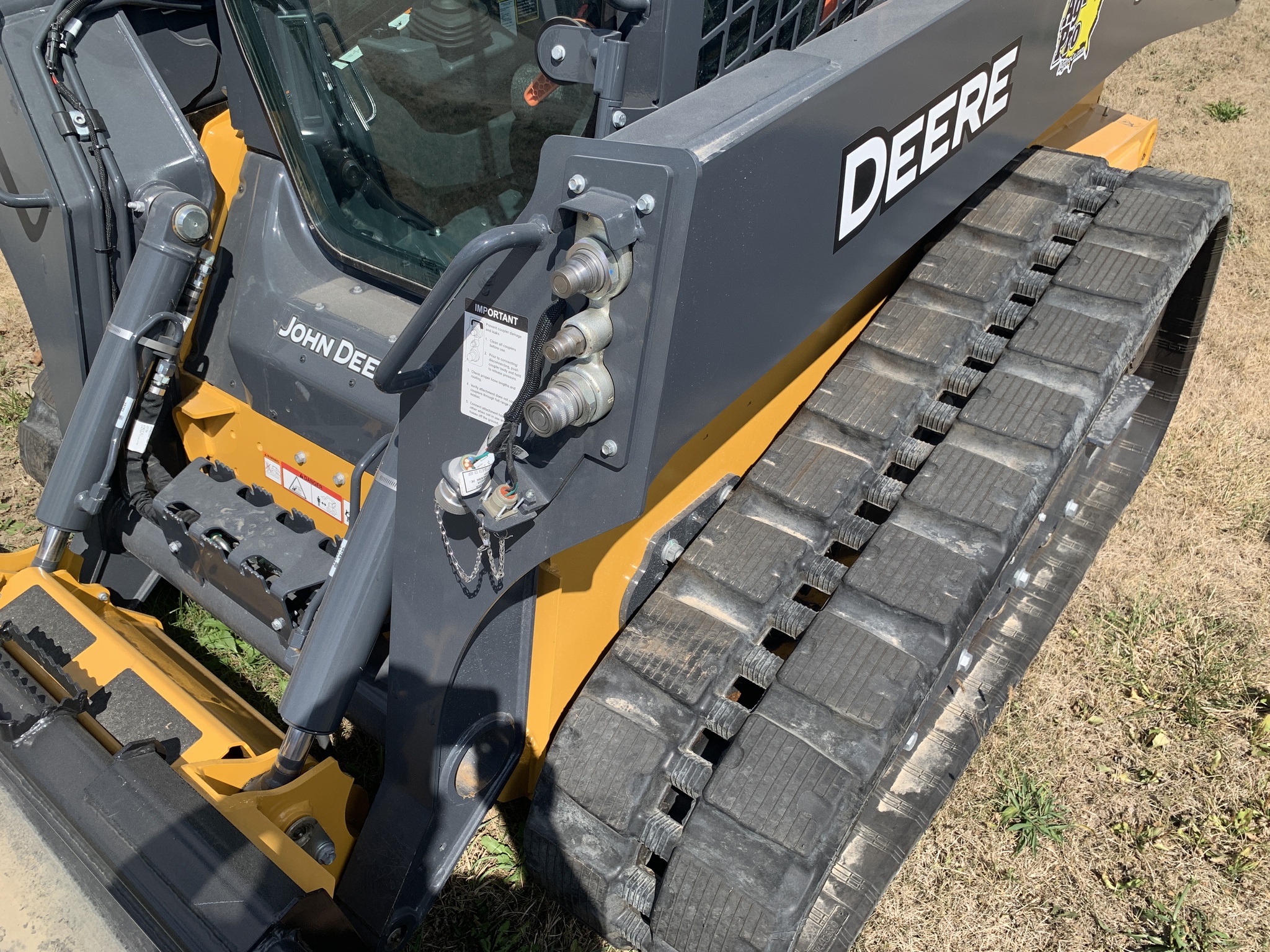 2025 John Deere 325G Image 9