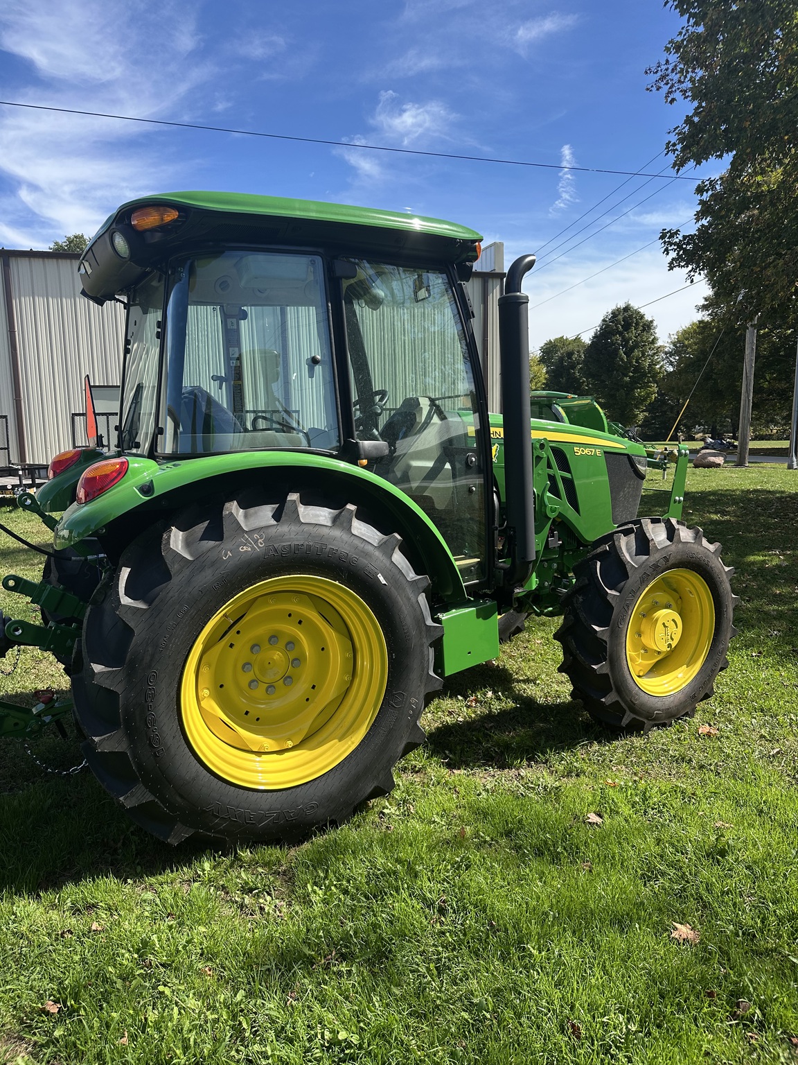 2025 John Deere 5067E Image 4