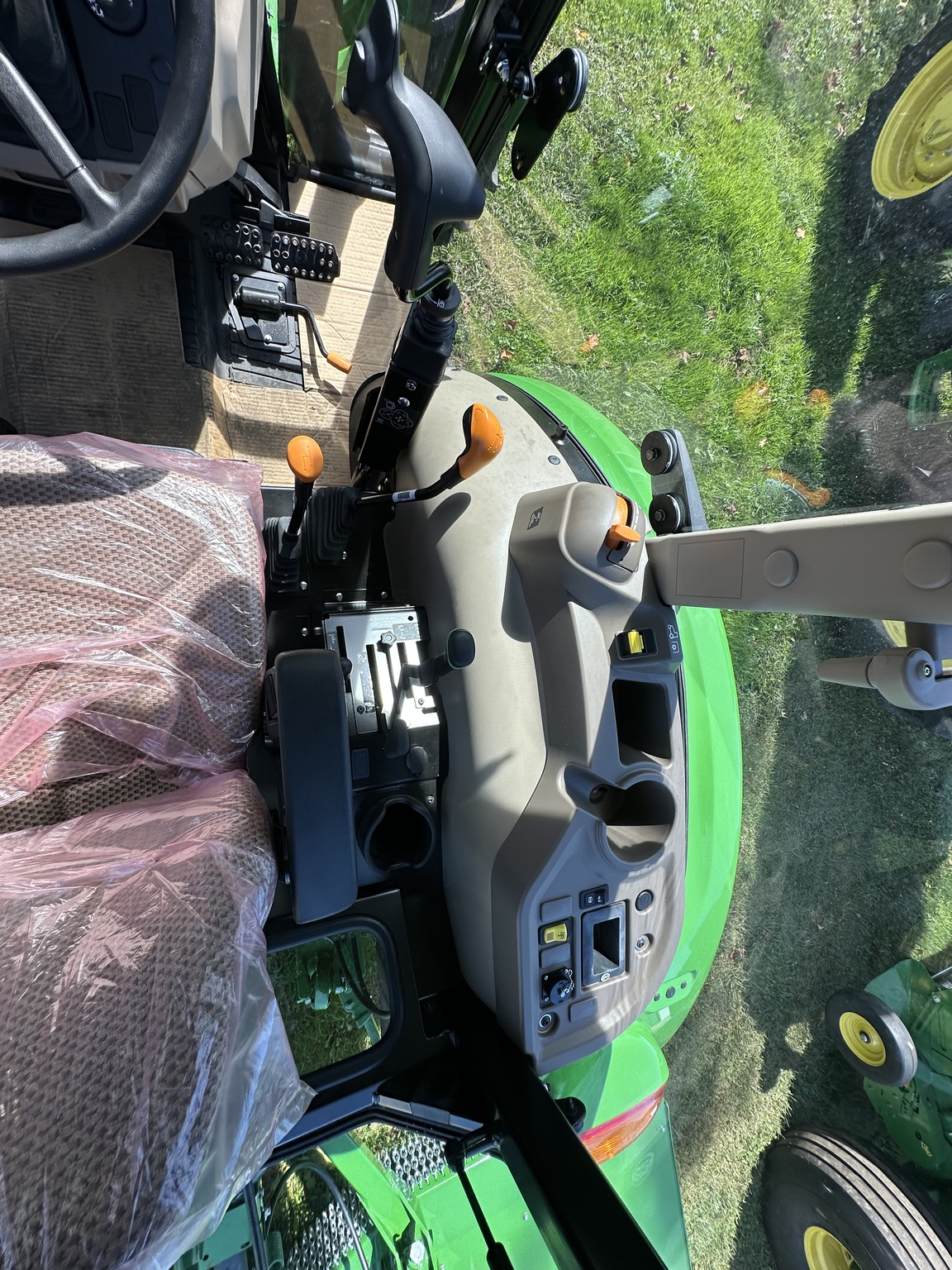2025 John Deere 5067E Image 8