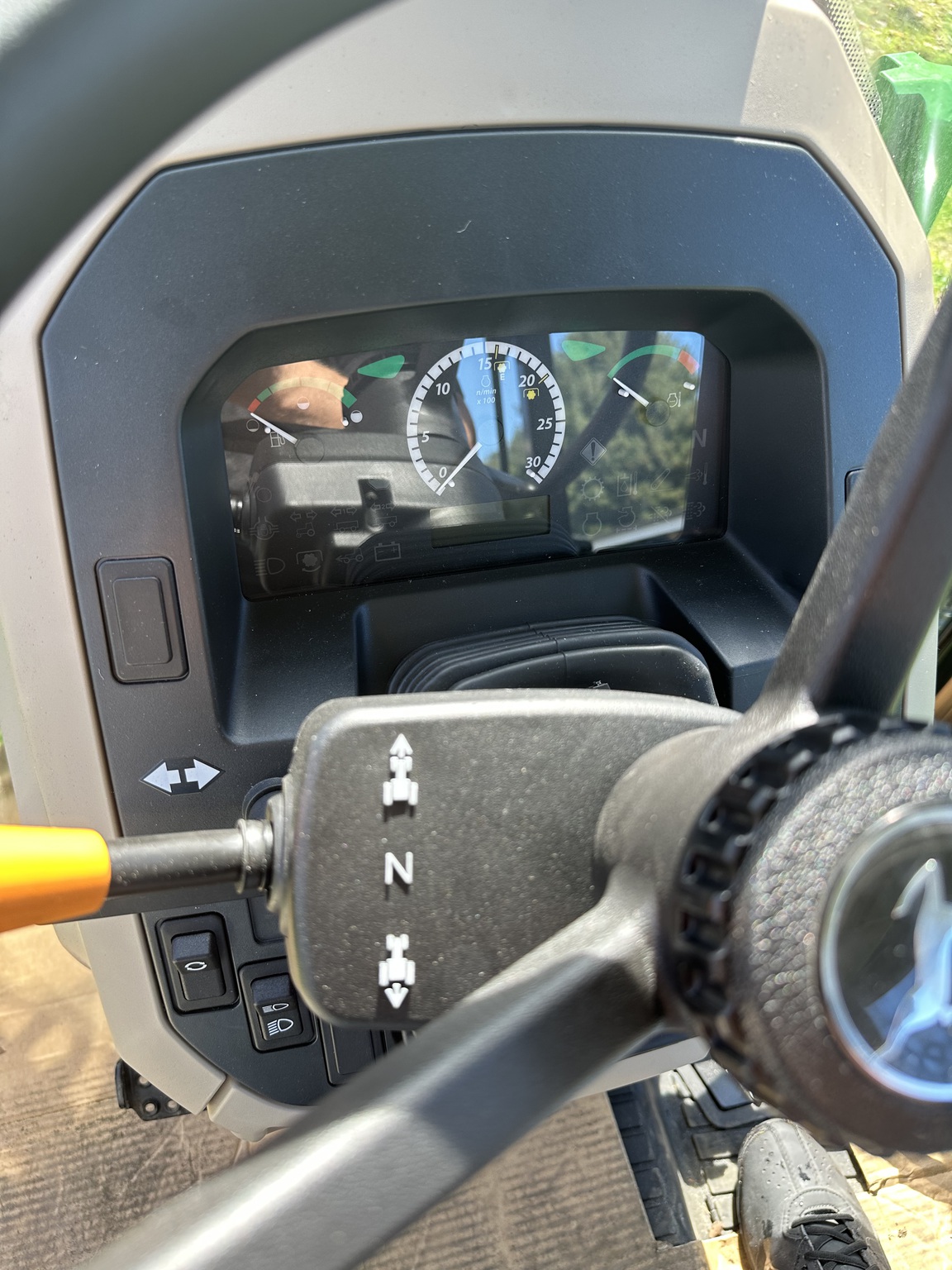 2025 John Deere 5067E Image 11