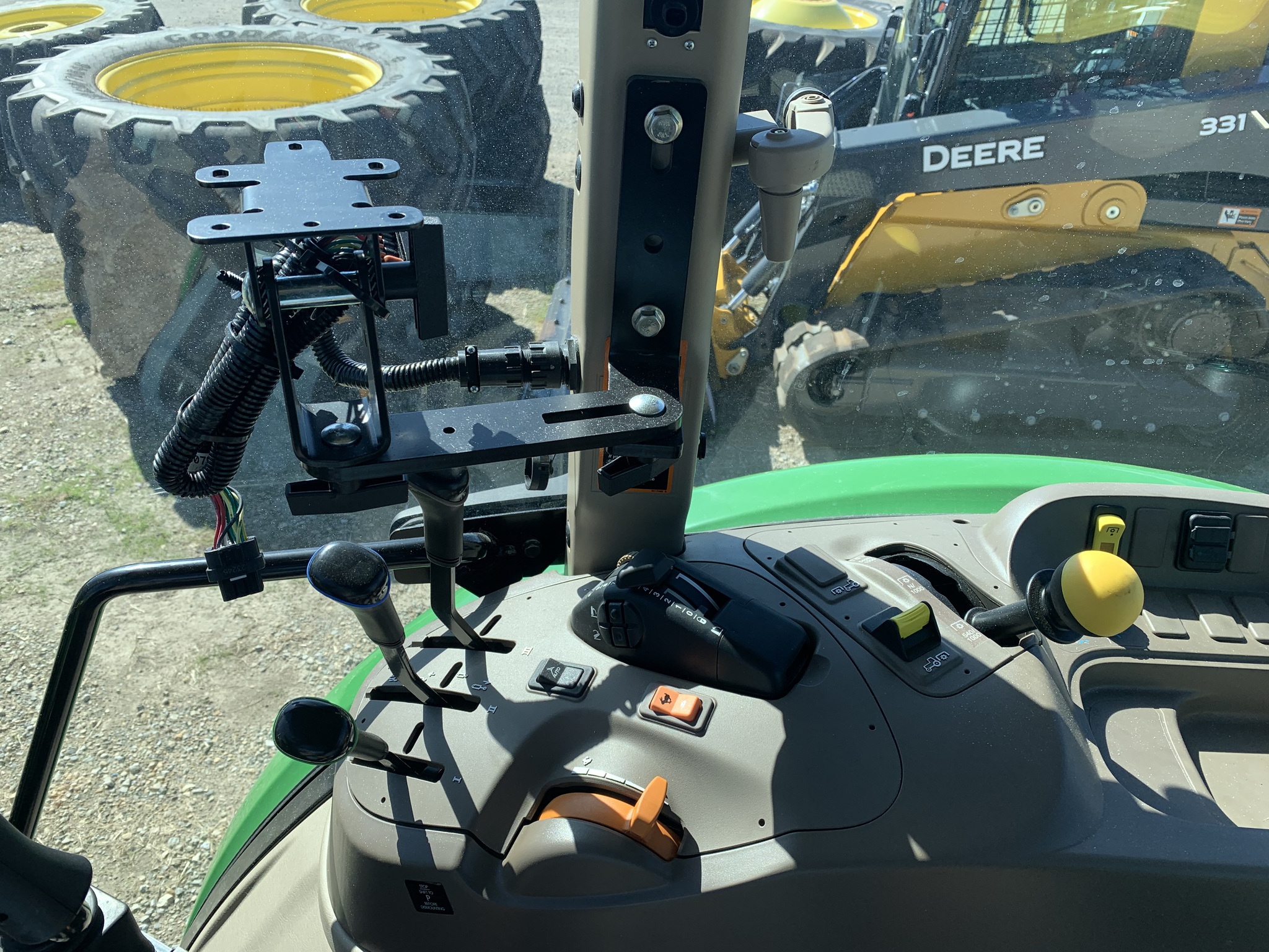 2024 John Deere 5120M Image 8