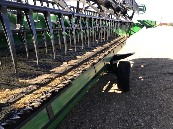 Used 2023 John Deere HD45R Combine Platforms at Horizon Ag & Turf in Lloydminster, AB - Photo3