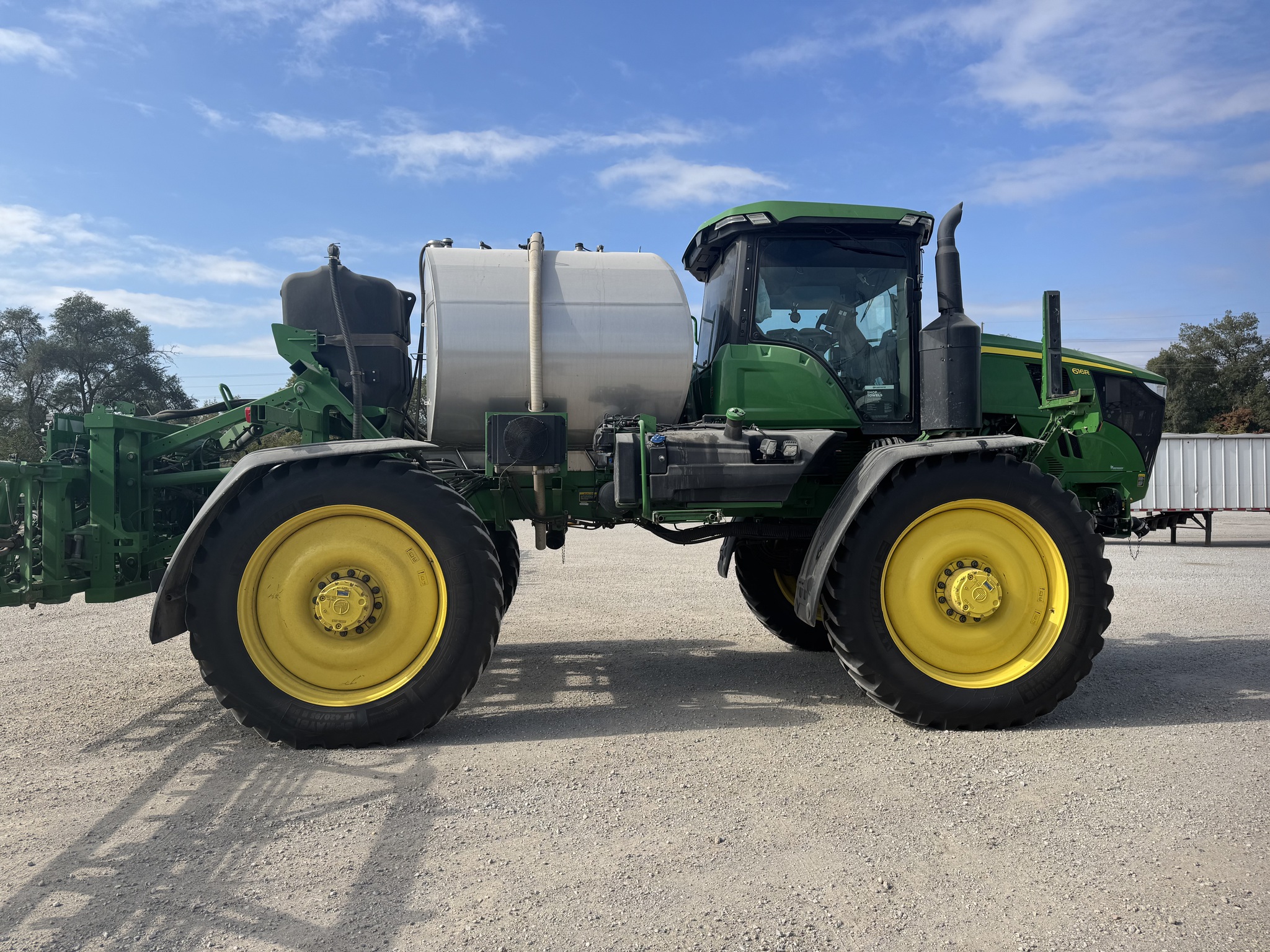 2023 John Deere 616R Image 7