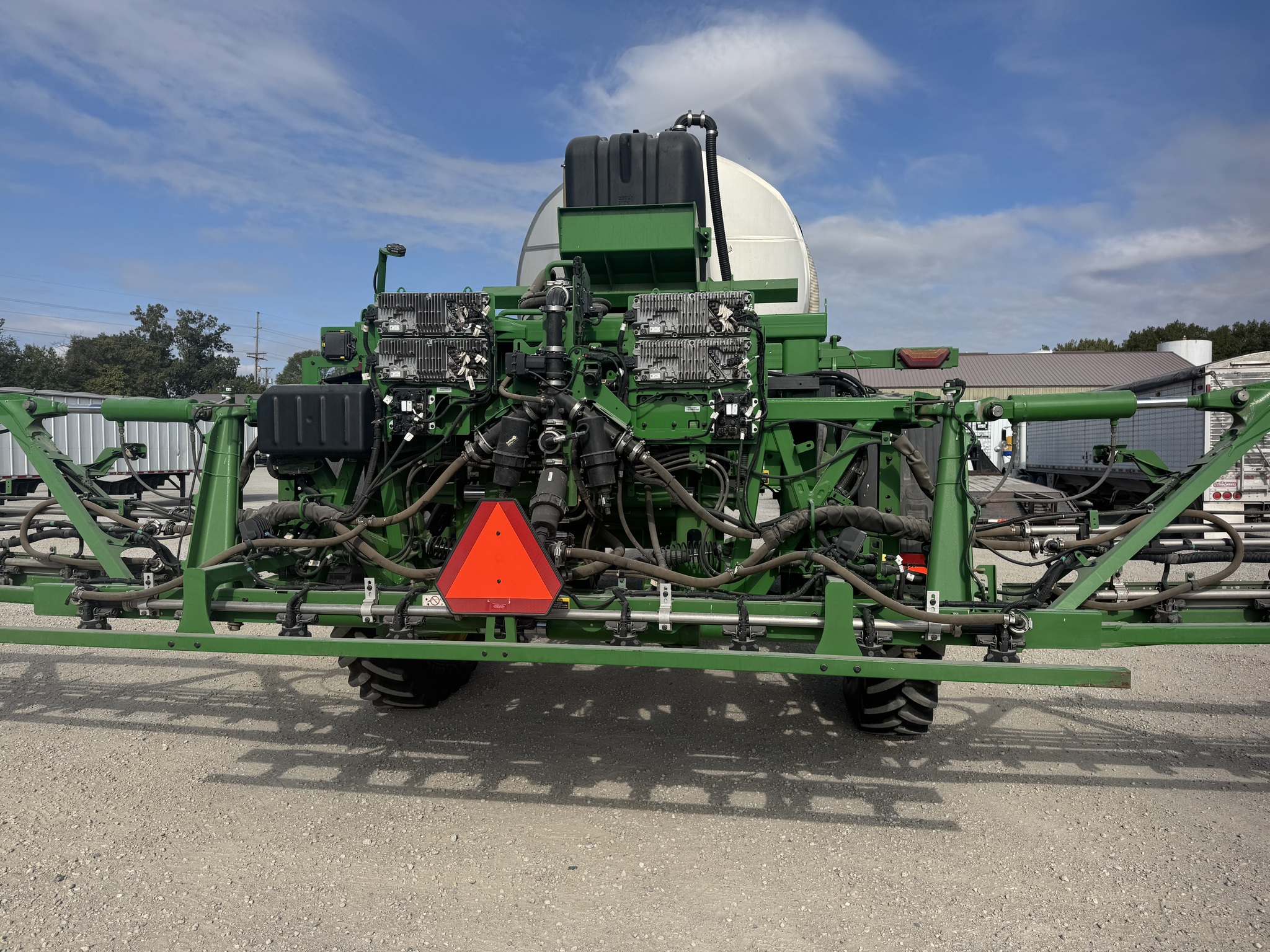 2023 John Deere 616R Image 8