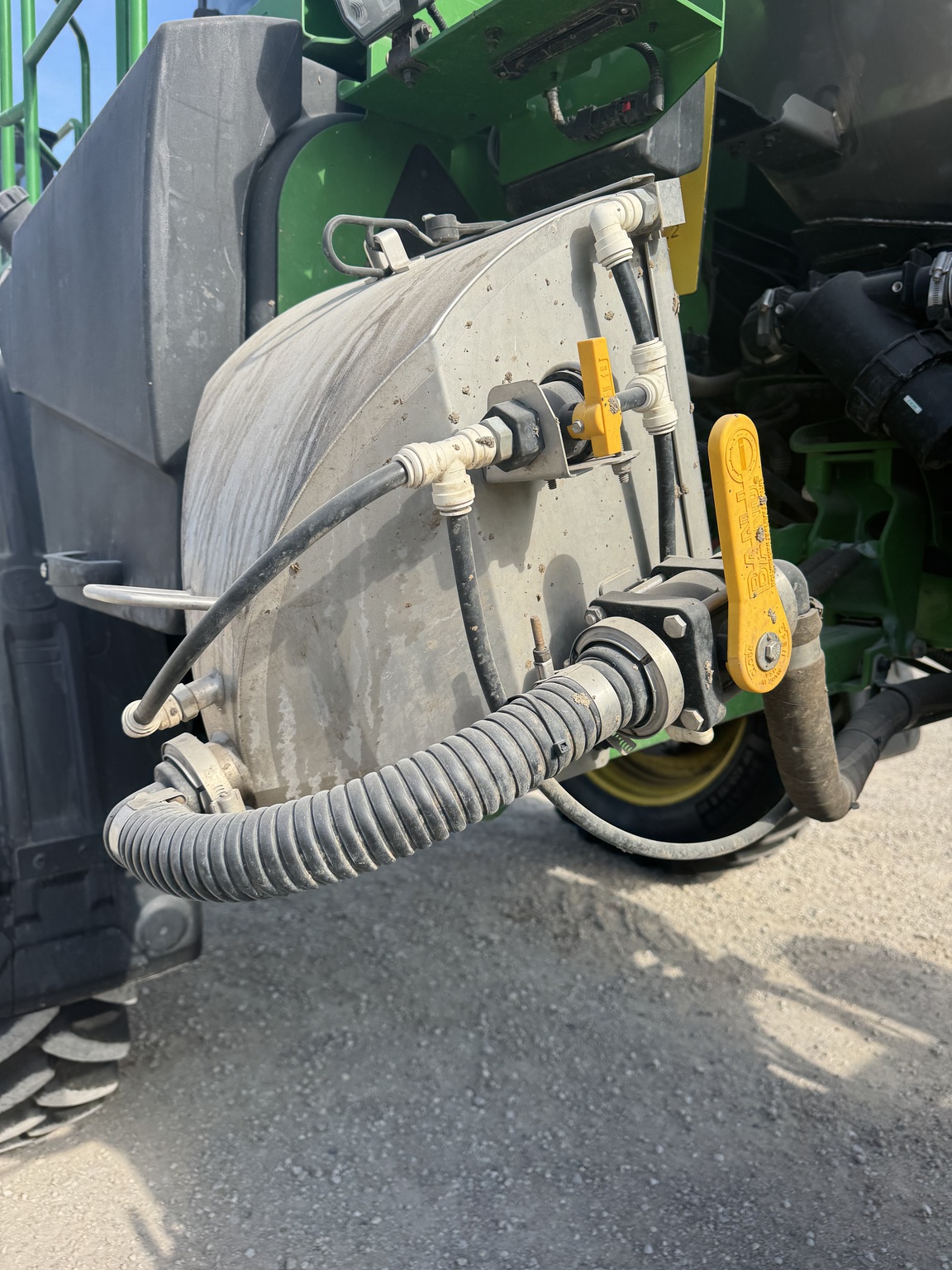 2023 John Deere 616R Image 11