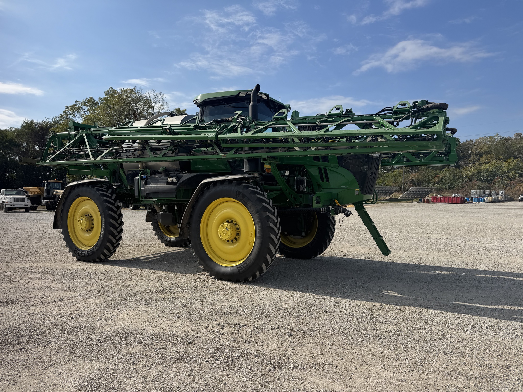 2023 John Deere 616R Image 3