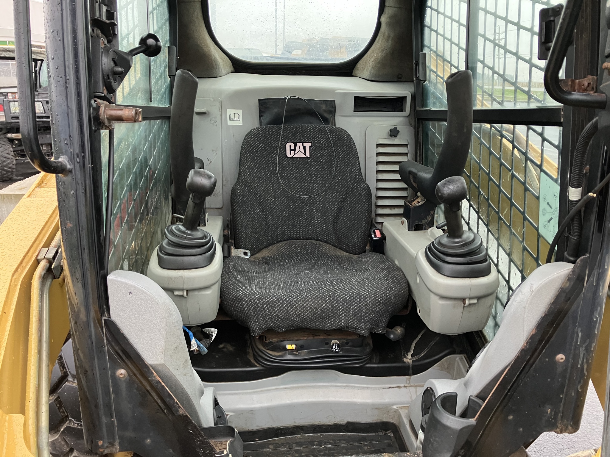 Caterpillar 246C Image 10