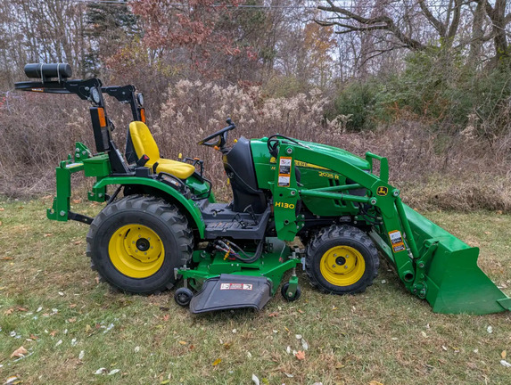 Photo of 2015 John Deere 2025R