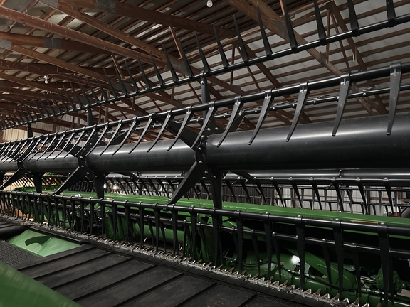Used 2022 John Deere RD35F Combine Platforms at Koenig Equipment in Greenville, OH - Photo2