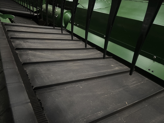 Used 2022 John Deere RD35F Combine Platforms at Koenig Equipment in Greenville, OH - Photo8