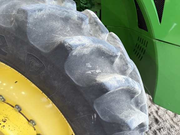 2012 John Deere 8235R - Photo11