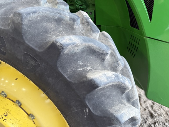 2012 John Deere 8235R - Photo10