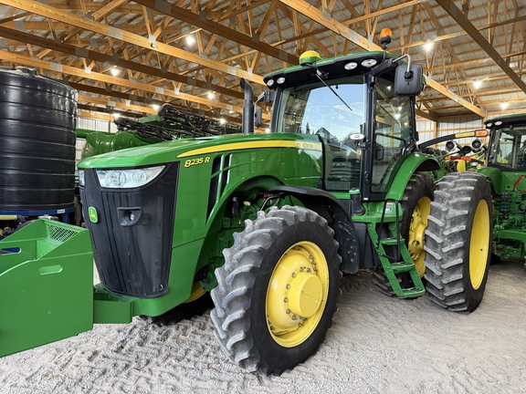 2012 John Deere 8235R - Photo2