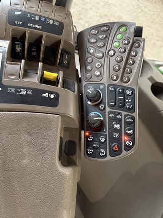 2012 John Deere 8235R - Photo26