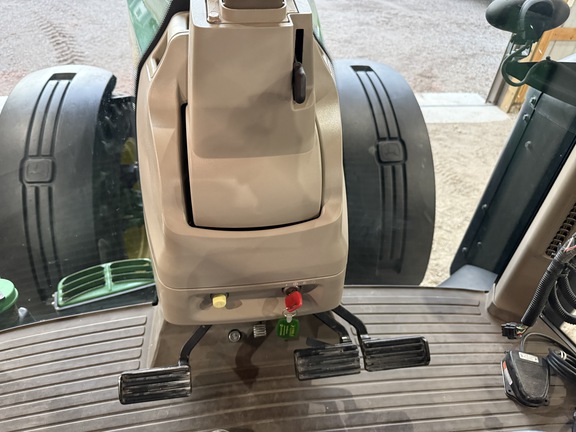 2012 John Deere 8235R - Photo29