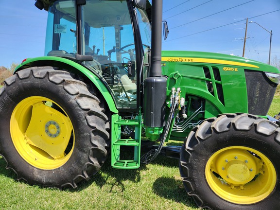 2022 John Deere 6120E Image 3