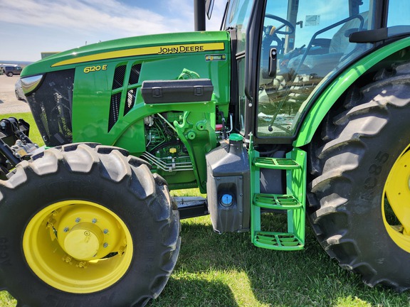 2022 John Deere 6120E Image 5