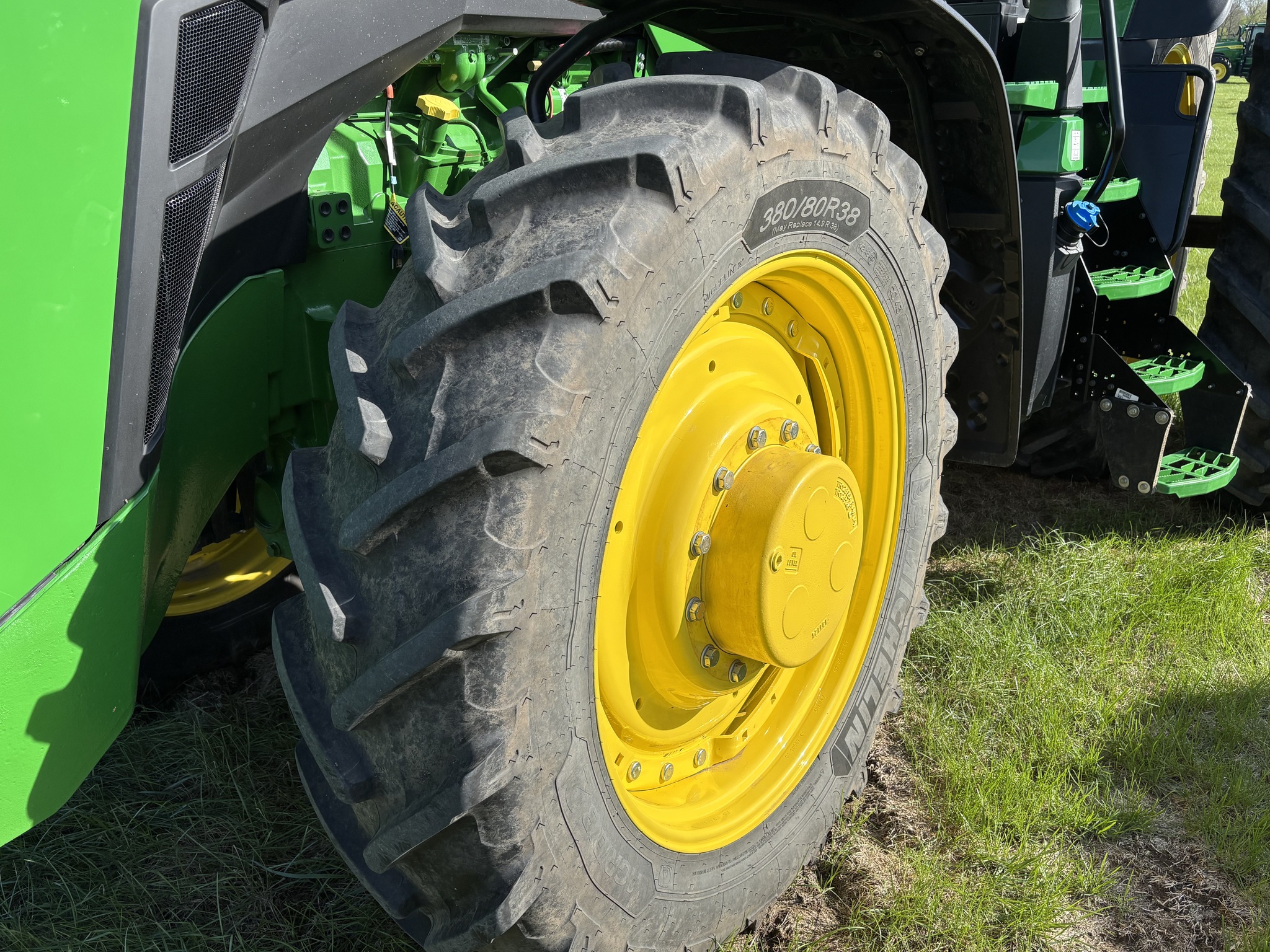  2025 John Deere 8R 250 at Heritage Tractor in Lacon, IL