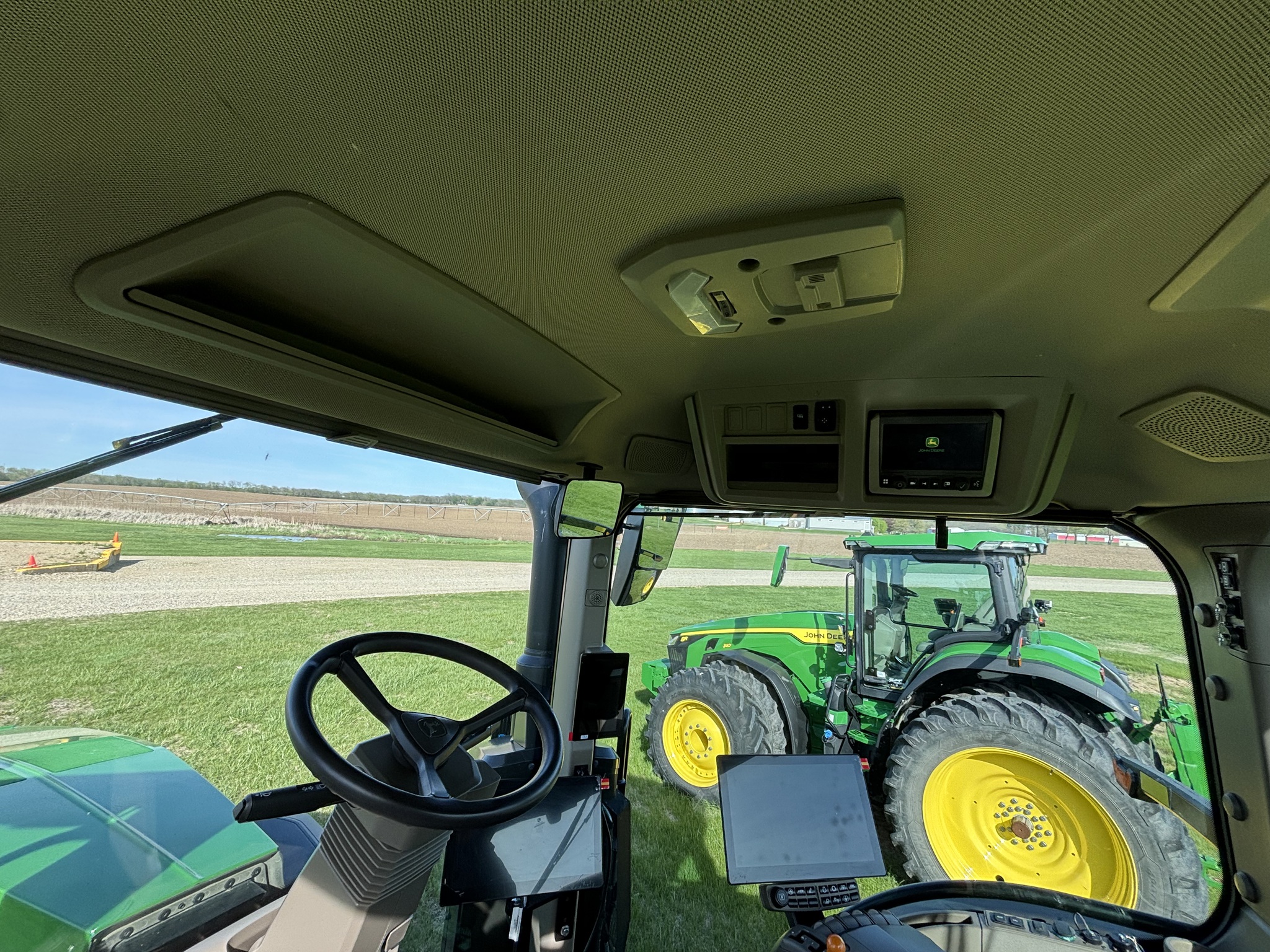  2025 John Deere 8R 250 at Heritage Tractor in Lacon, IL