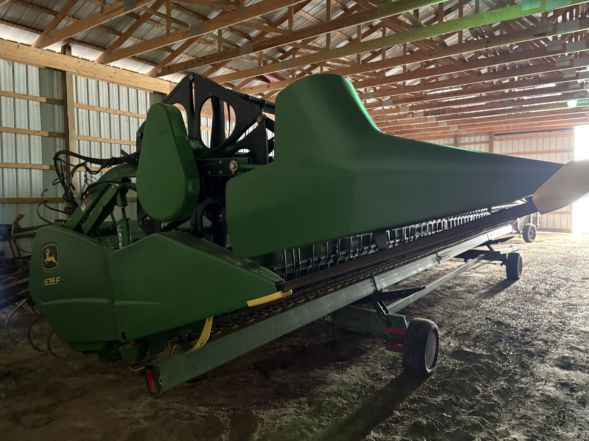 2011 John Deere 635F Image 5