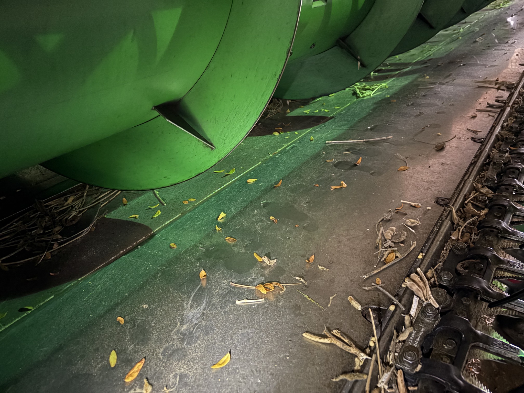 2011 John Deere 635F Image 12