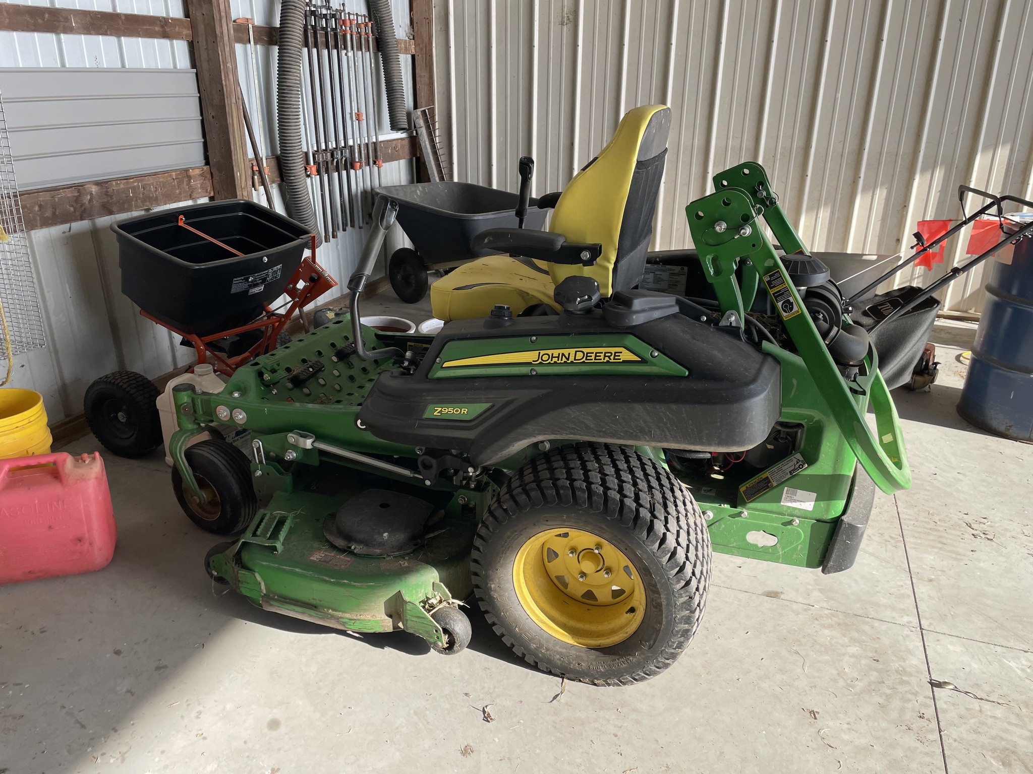  2021 John Deere Z950R at Heritage Tractor in Geneseo, IL