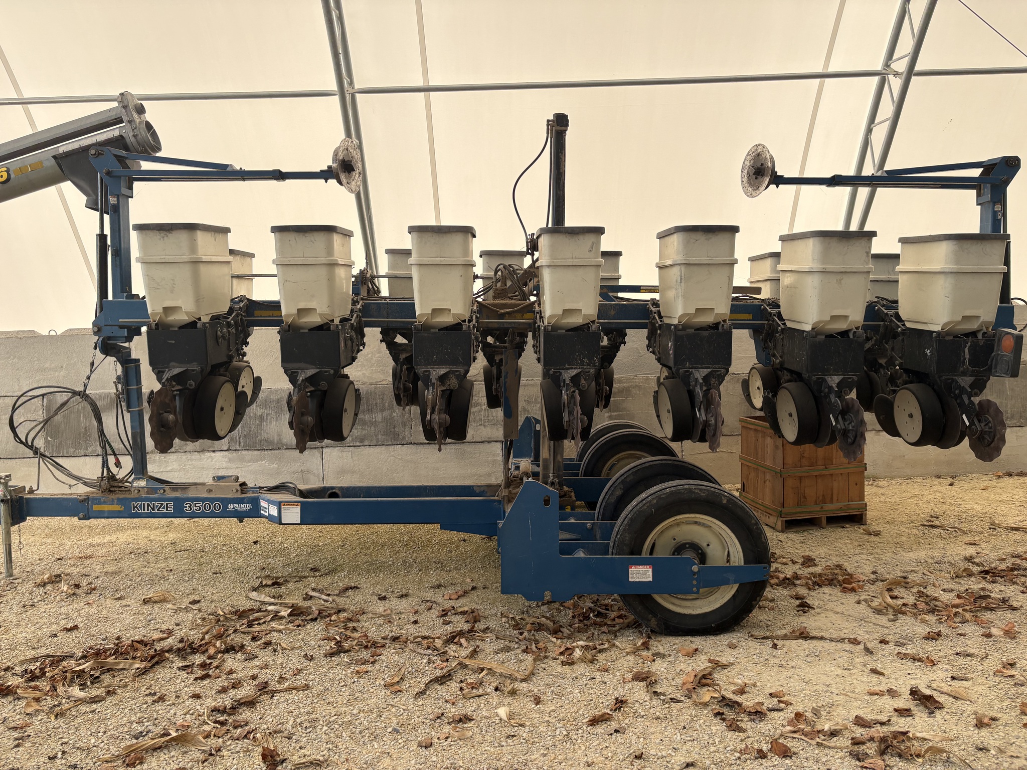  2001 Kinze 3500 at Heritage Tractor in Carthage, IL