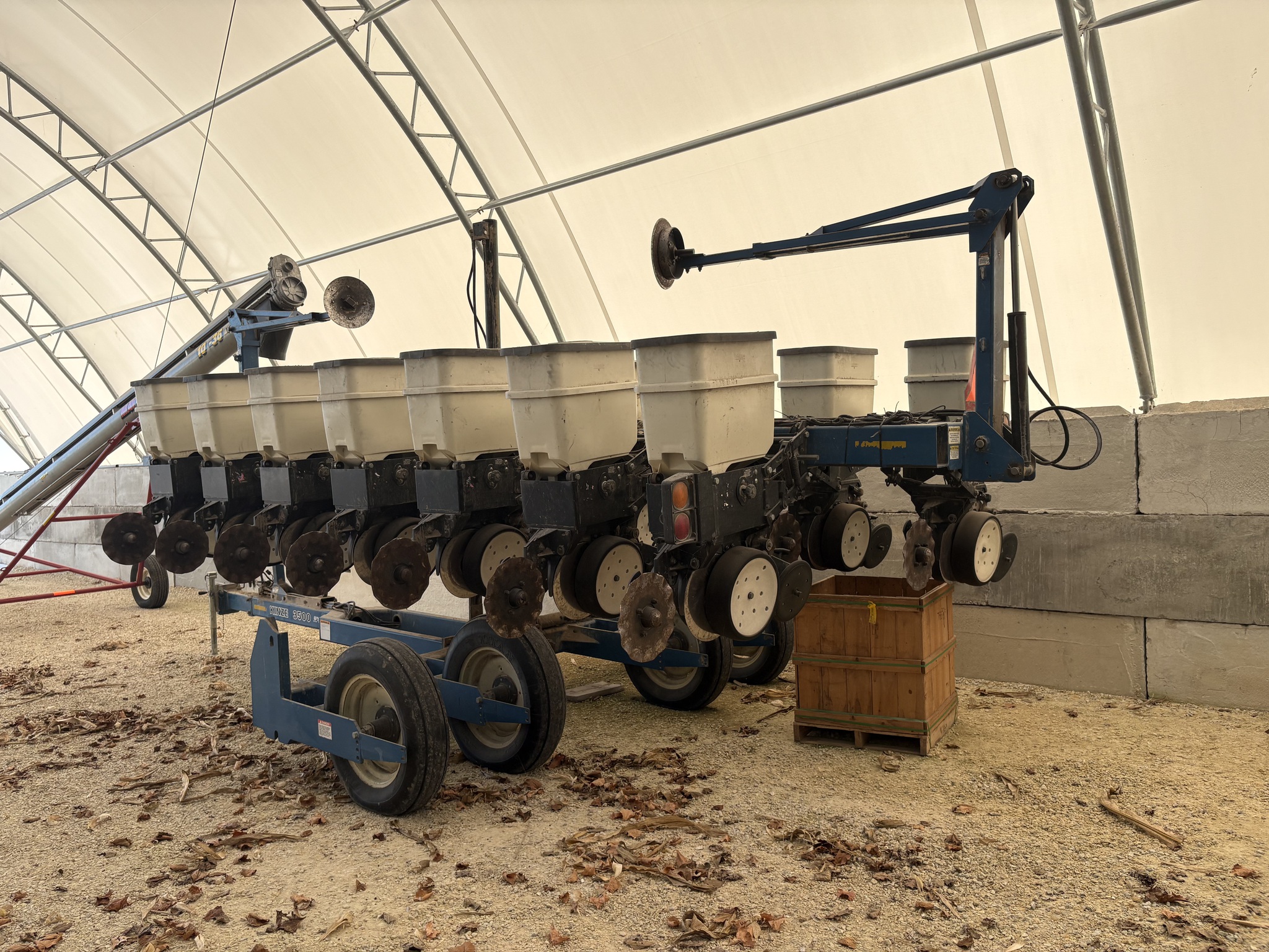  2001 Kinze 3500 at Heritage Tractor in Carthage, IL