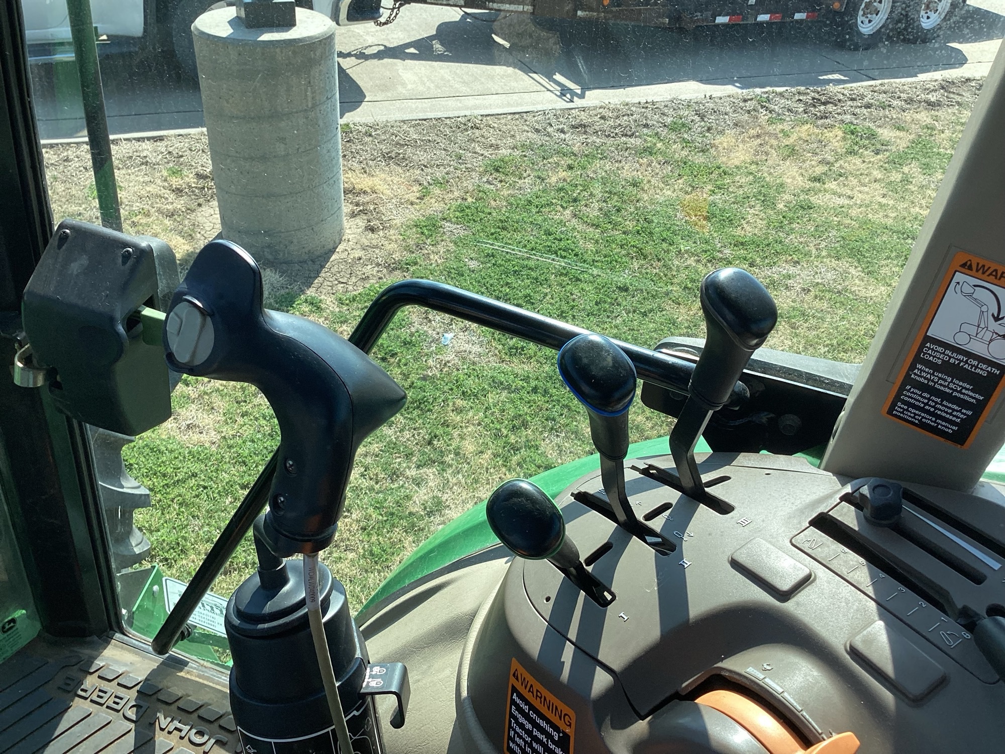 2014 John Deere 6140D Image 7