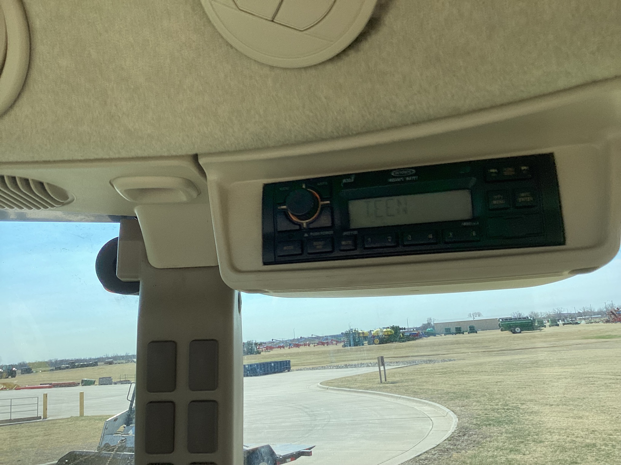 2014 John Deere 6140D Image 9