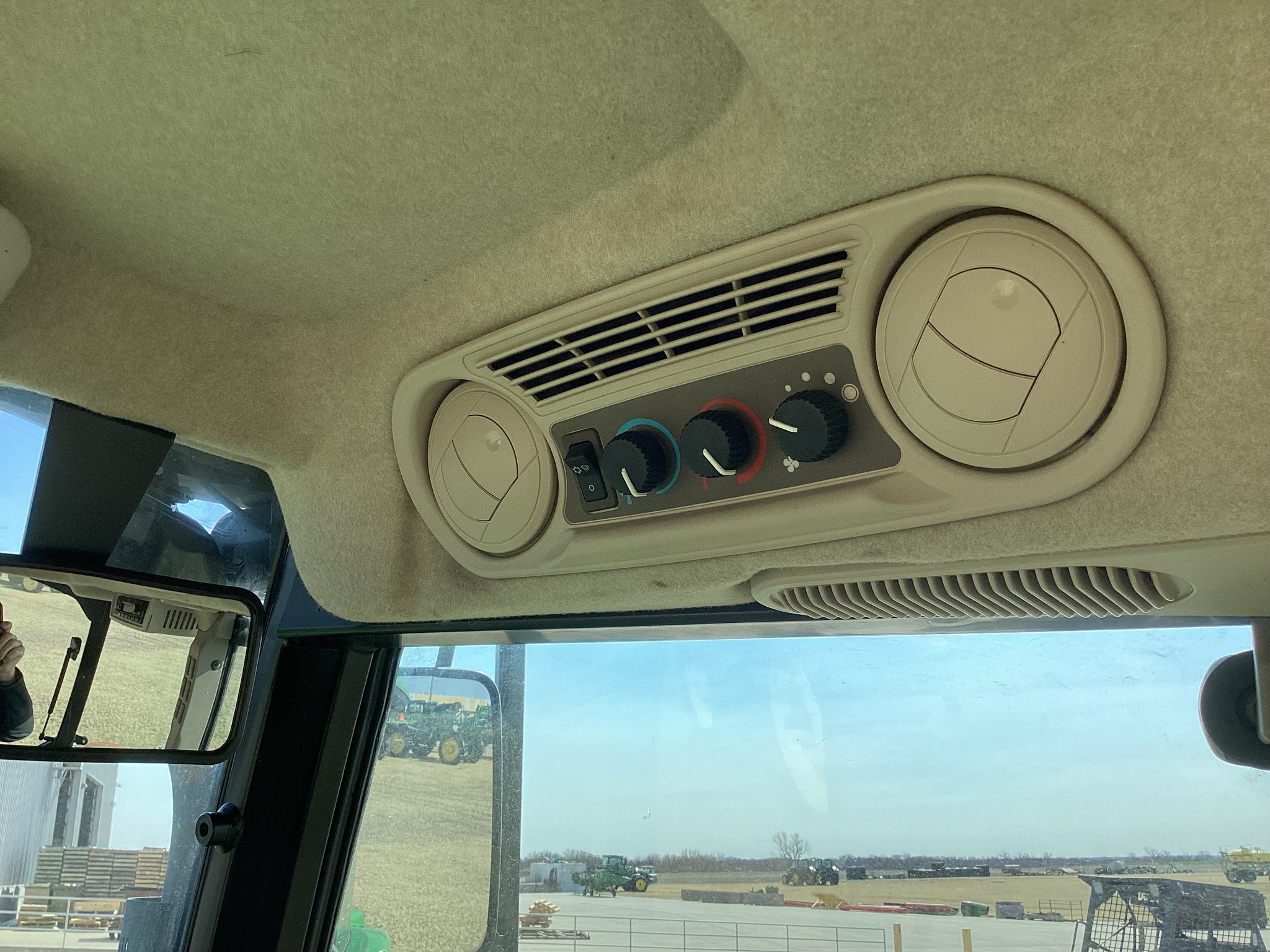 2014 John Deere 6140D Image 10