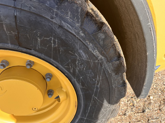 2022 John Deere 204L - Photo19