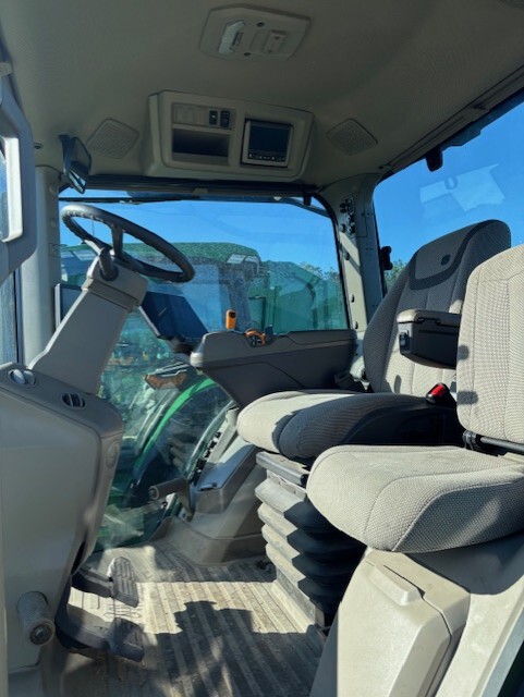 2024 John Deere 8R 250 Image 7